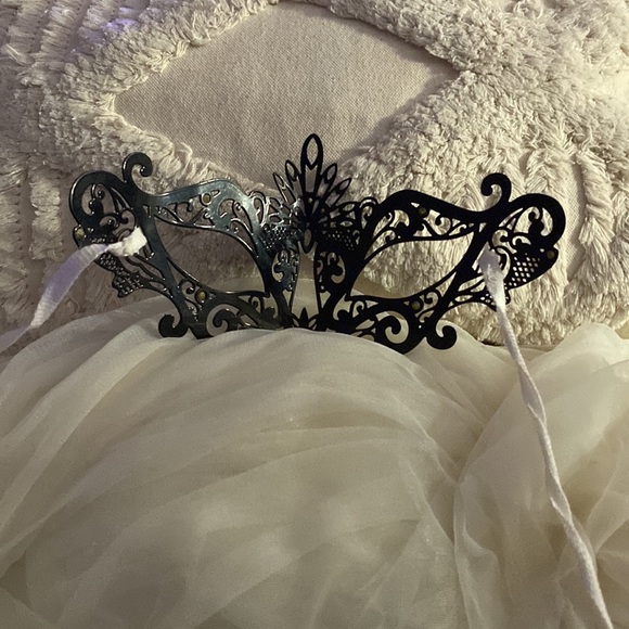 Quality Masquerade Mask - Picture 5 of 6